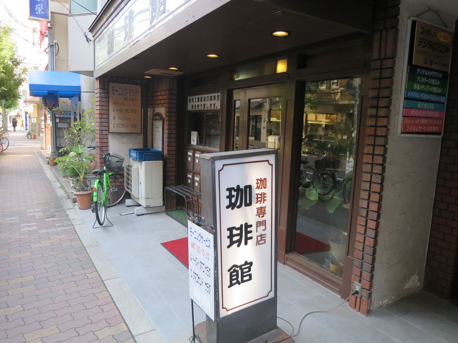 1階:カフェ