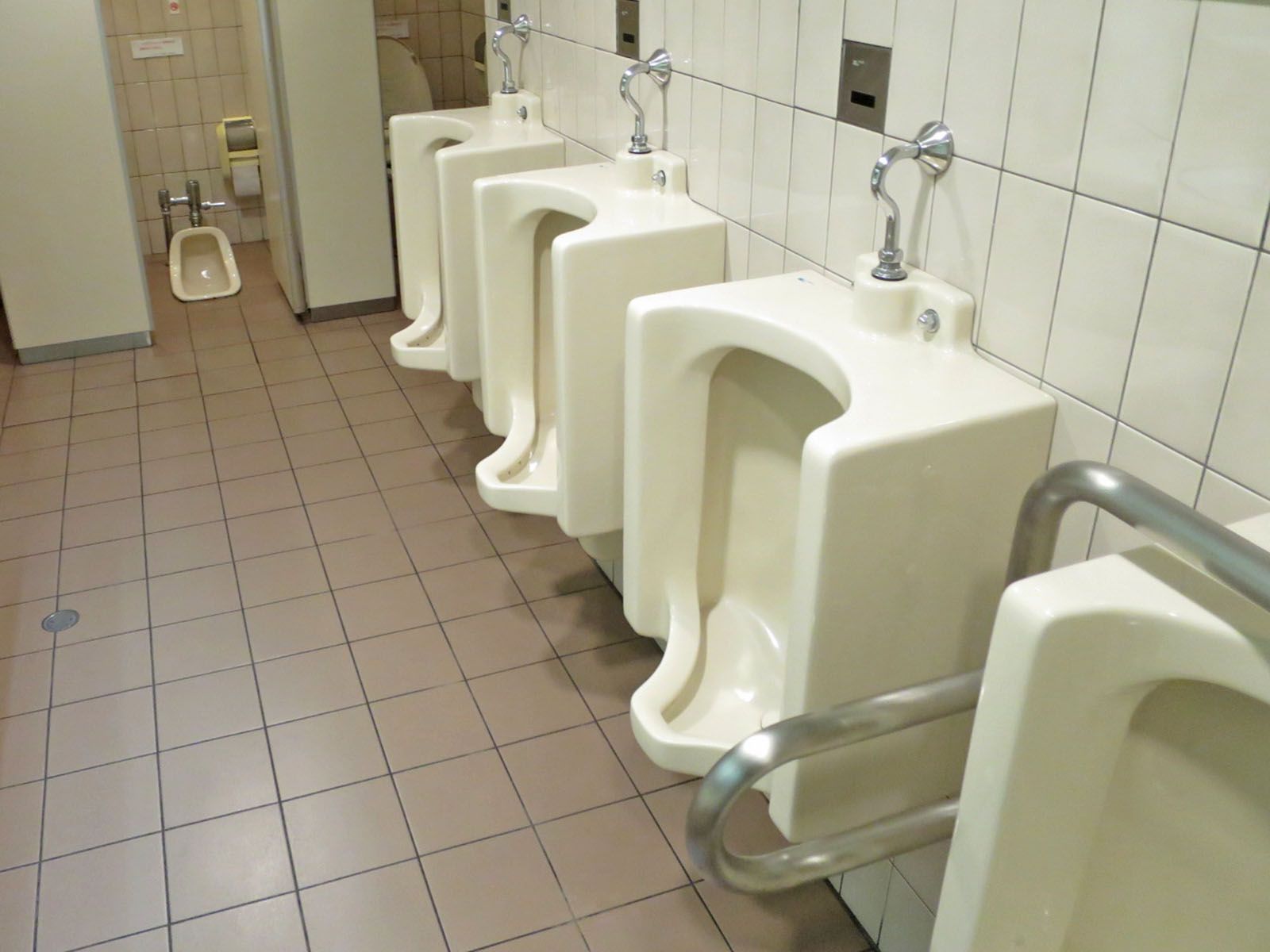 男性トイレ