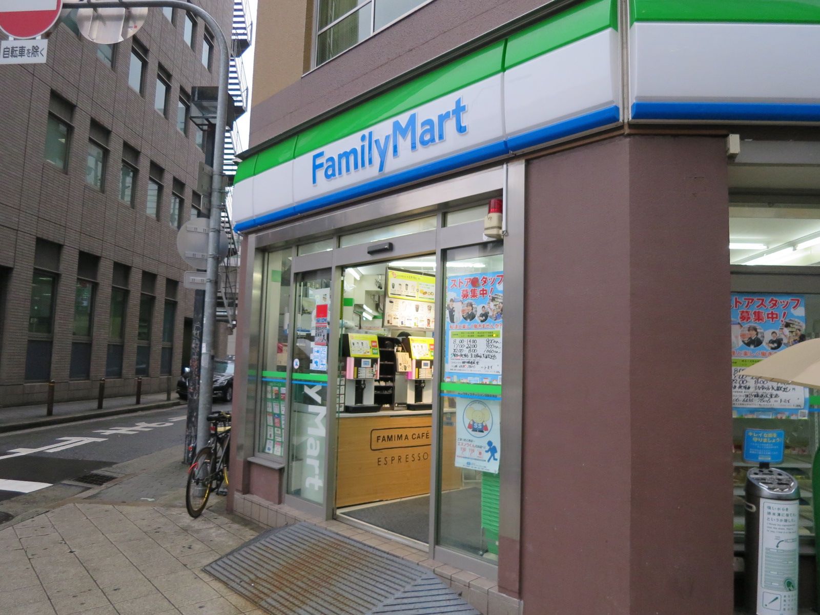 1階テナント：ファミリーマート