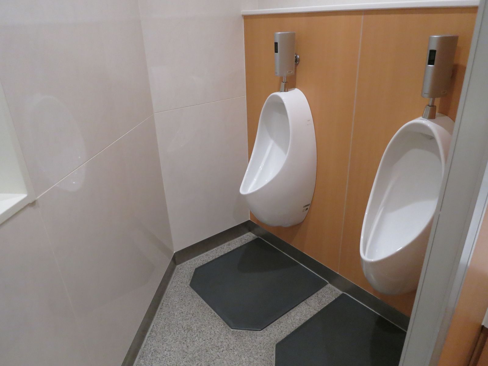男性用トイレ