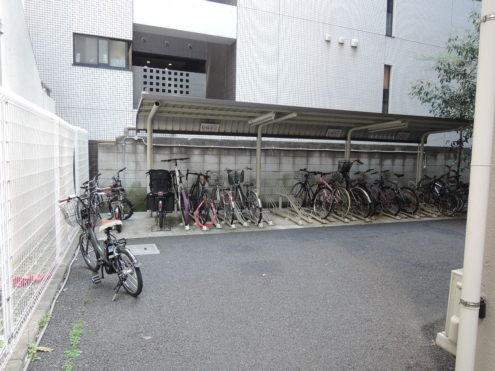 駐輪場併設