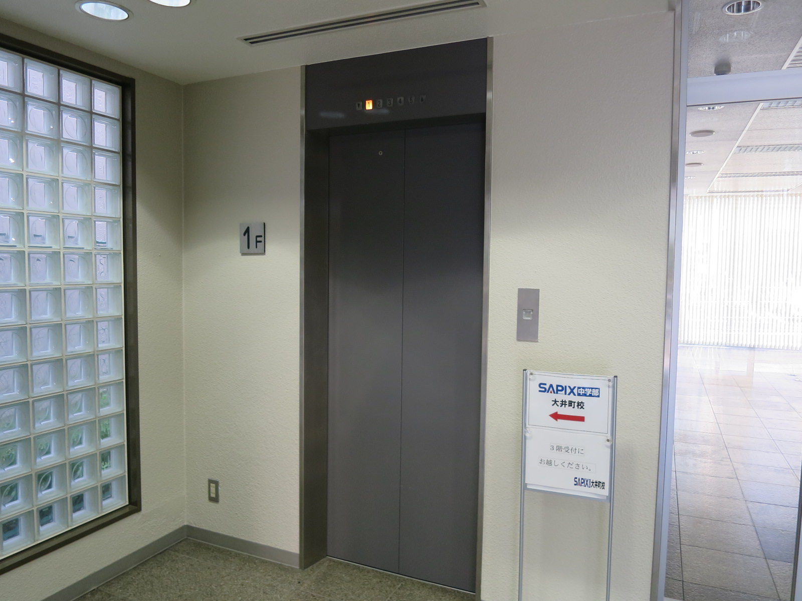 エレベーター(1基)