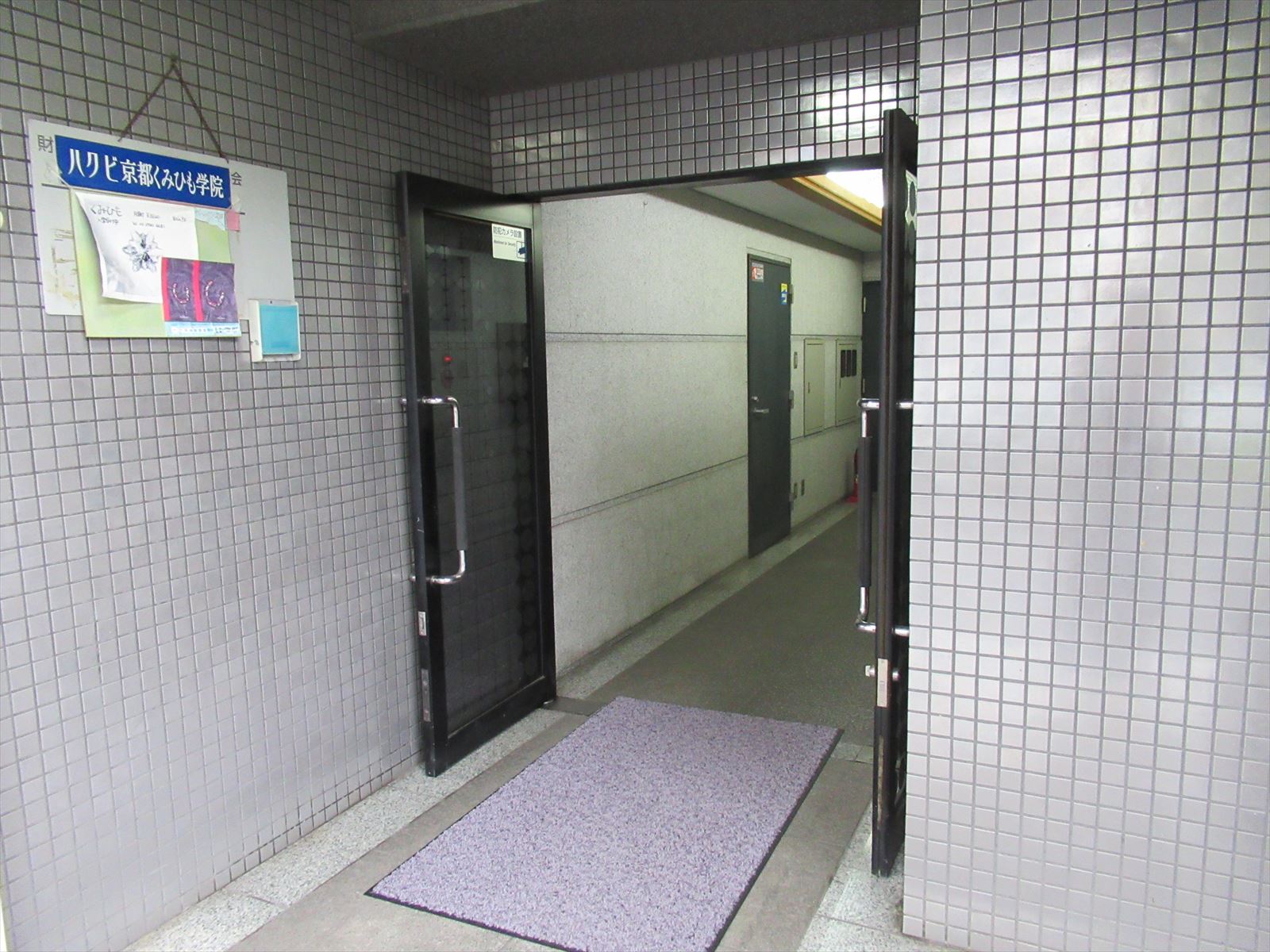 オフィスビル入口