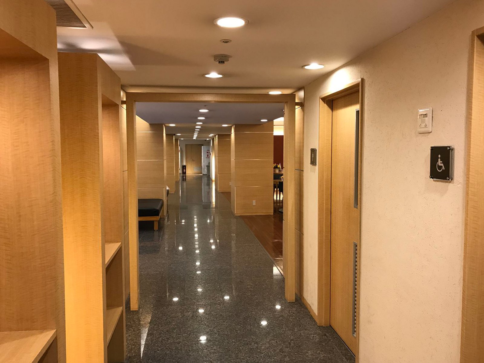 エントランスホール