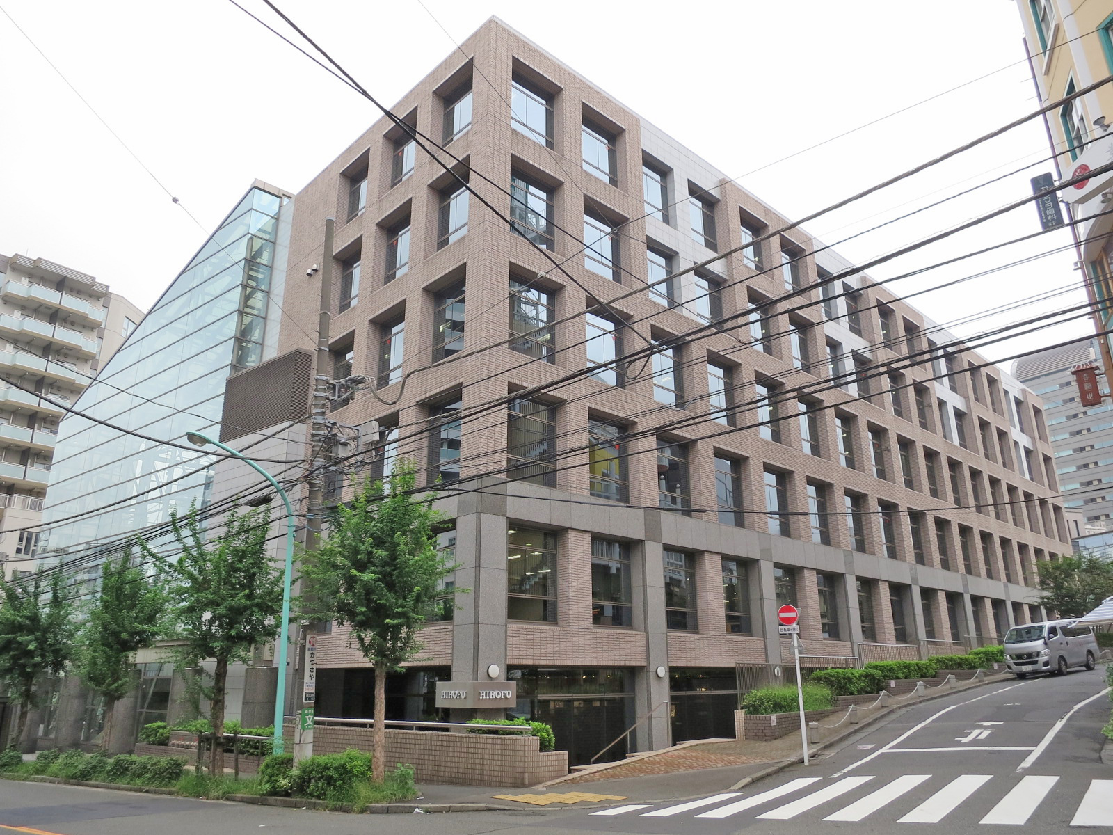 横長の外観