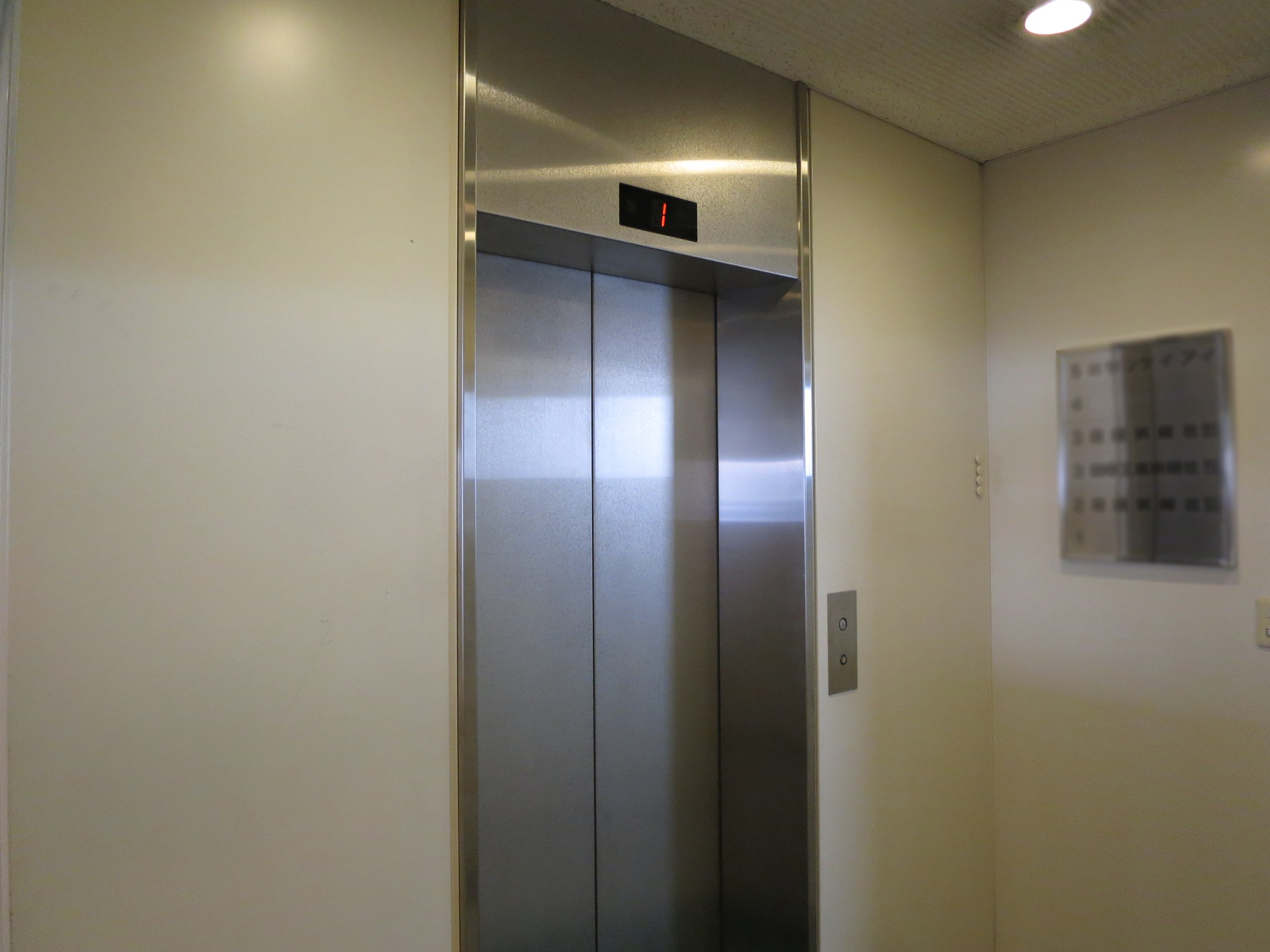 エレベーター1基