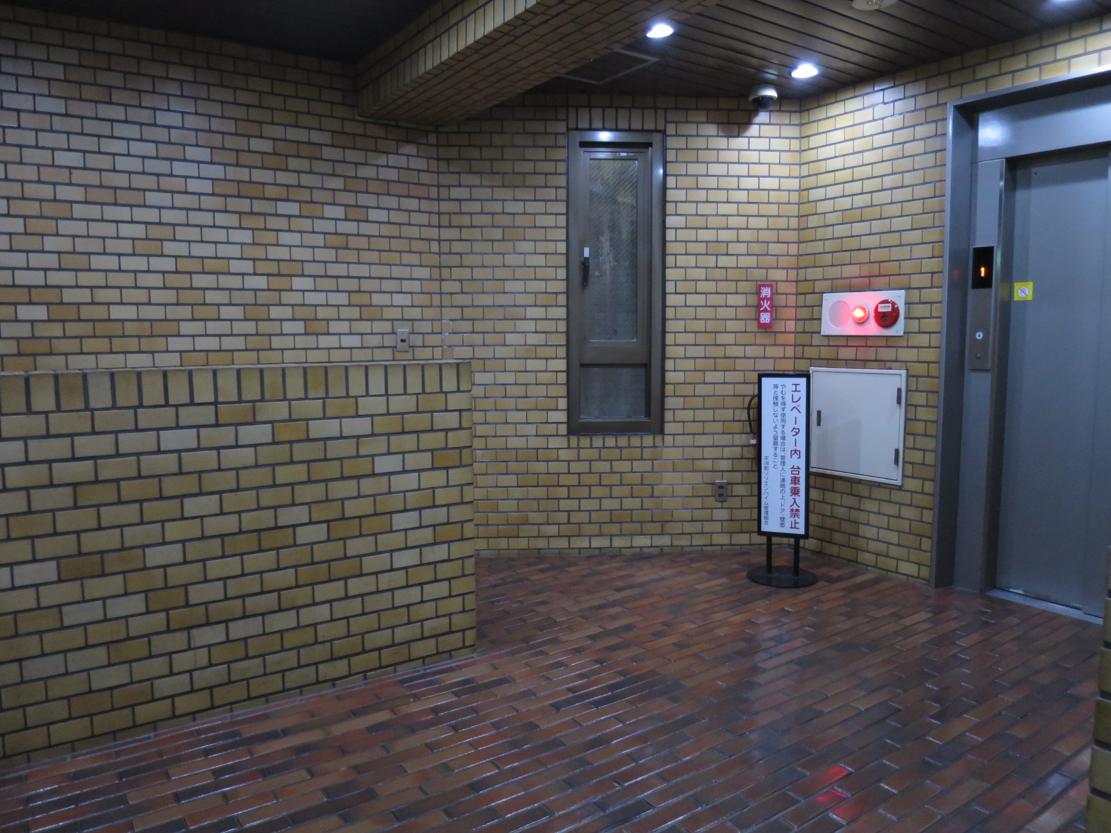 エレベーターホール