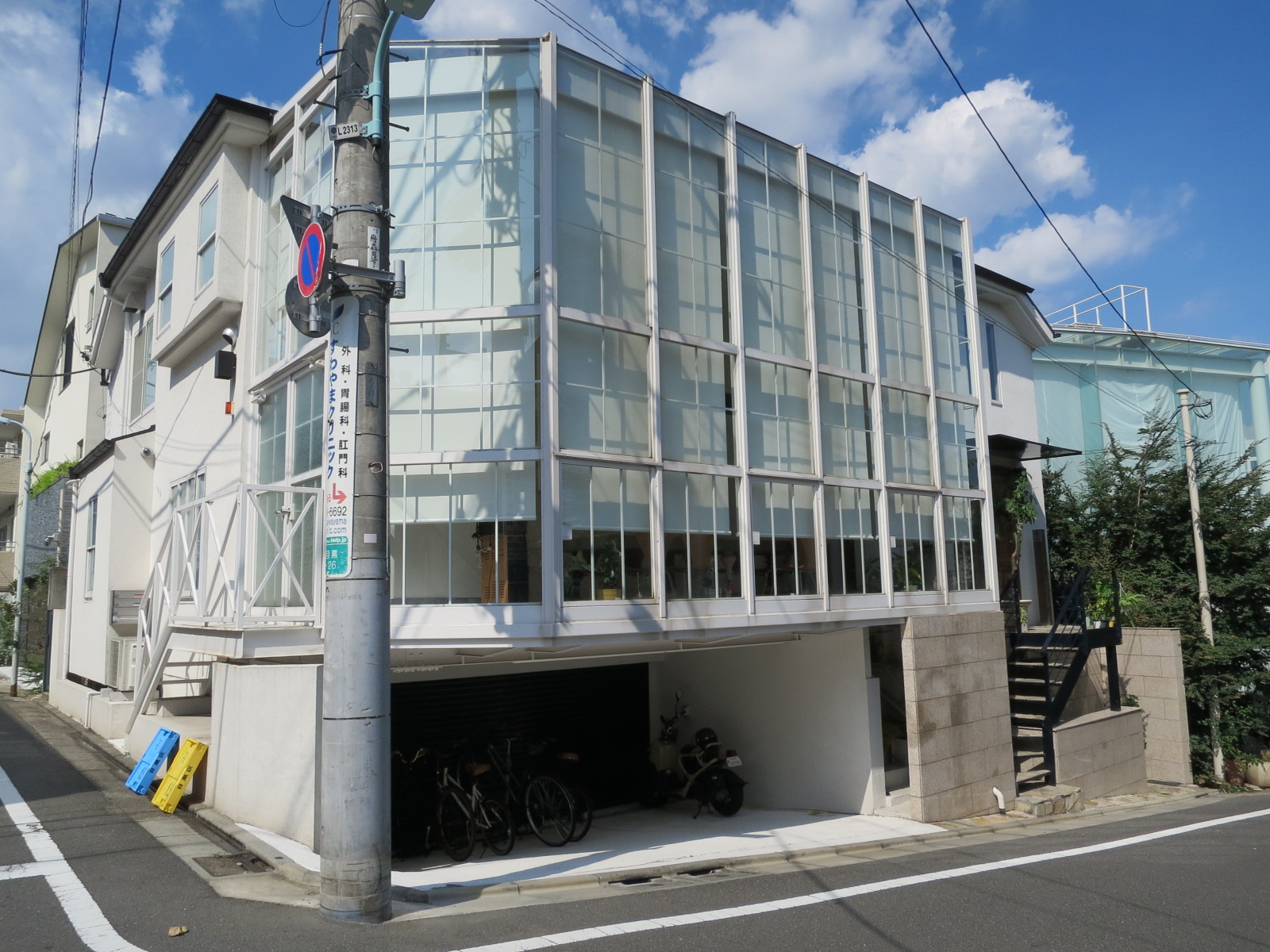 横長の外観