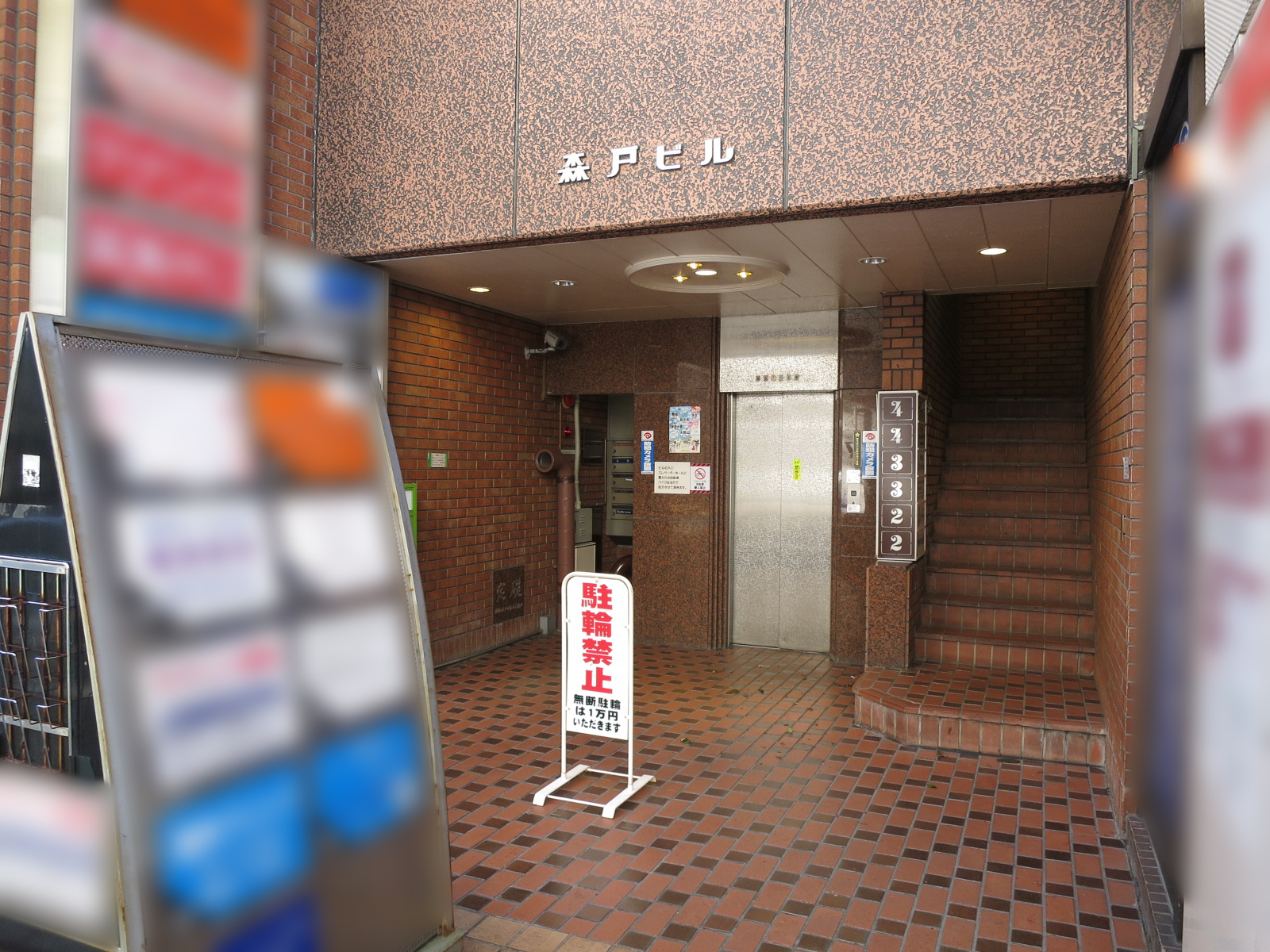 オフィスビルエントランス