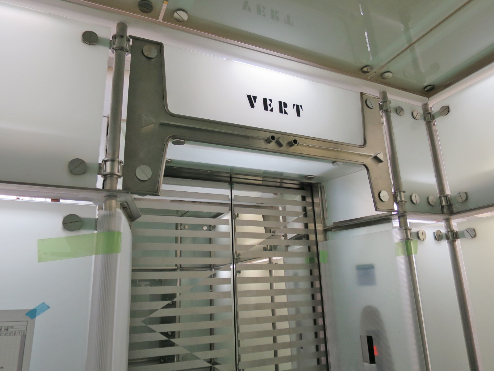 エレベーター1基