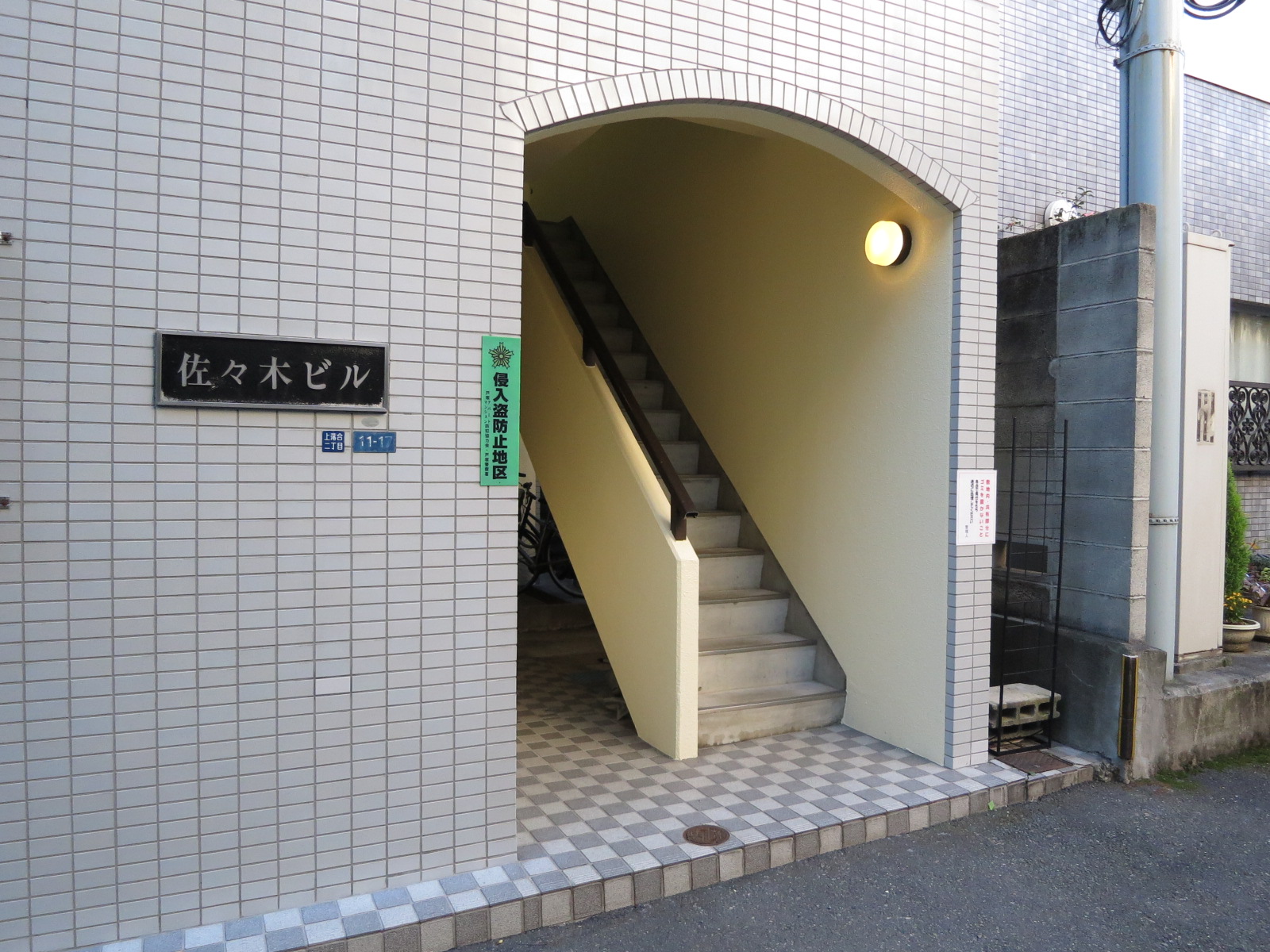 オフィスビルエントランス