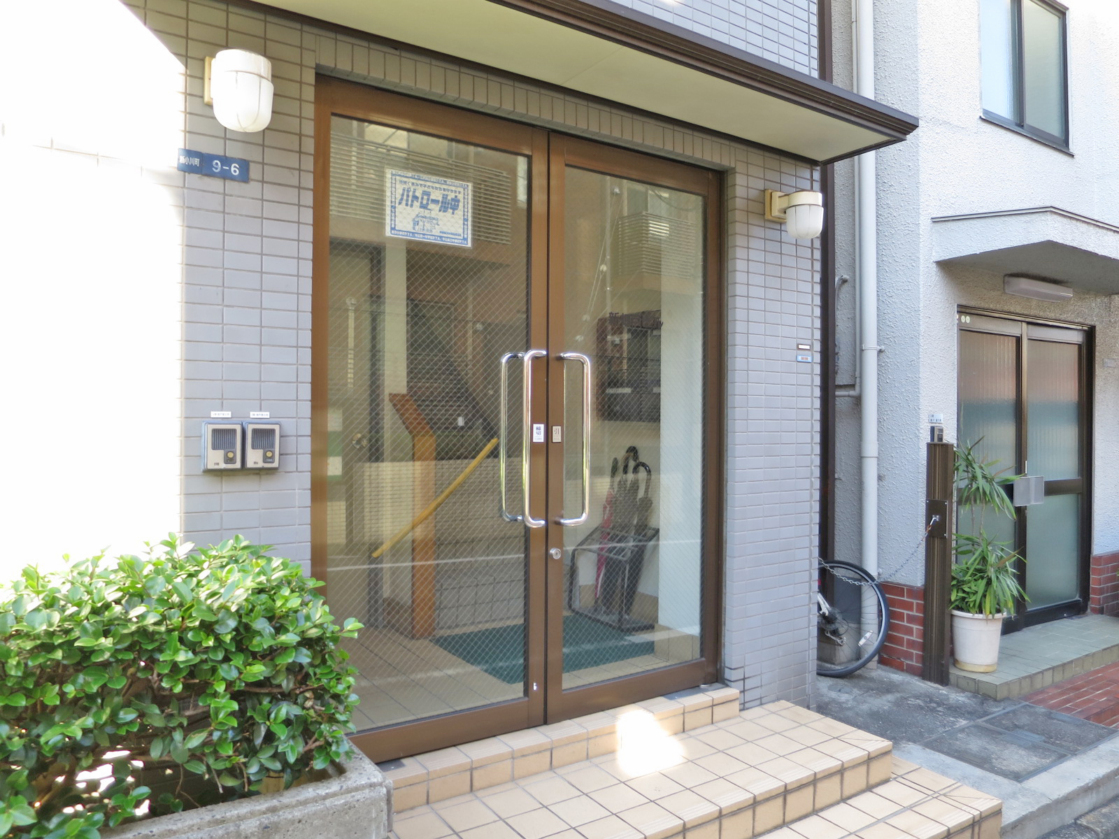 オフィスビルエントランス
