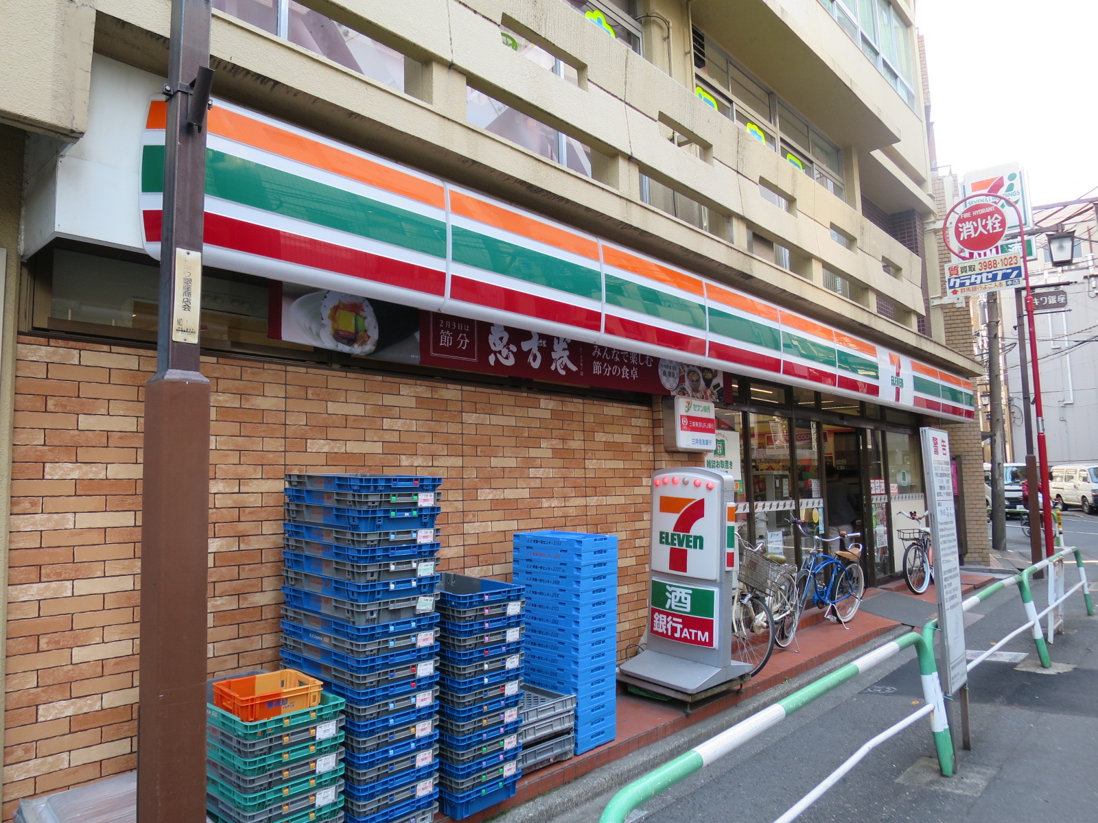 1階はセブンイレブン