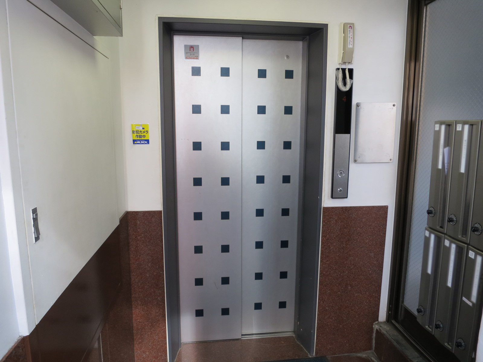 エレベーター1基