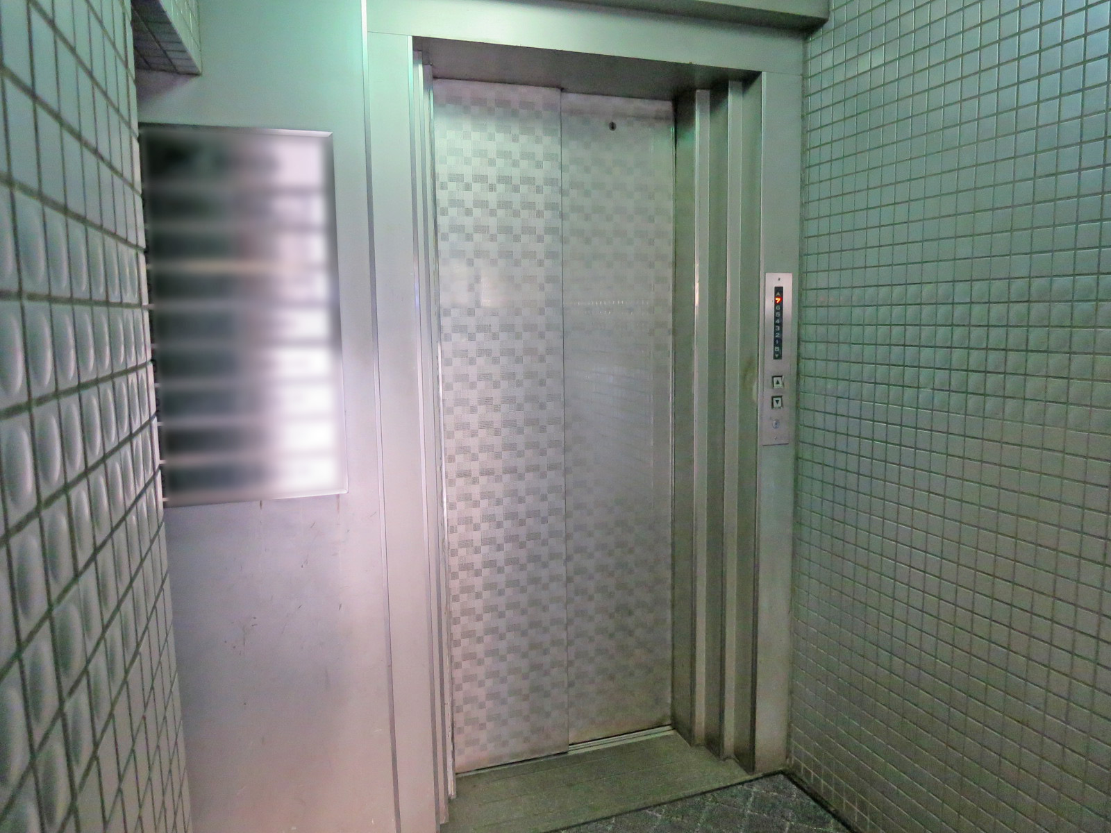 エレベーター1基