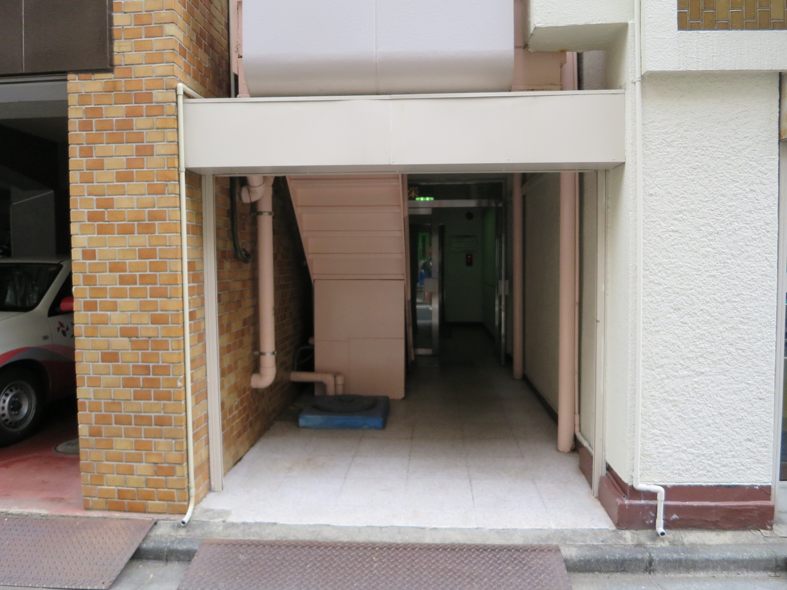 オフィス出入口
