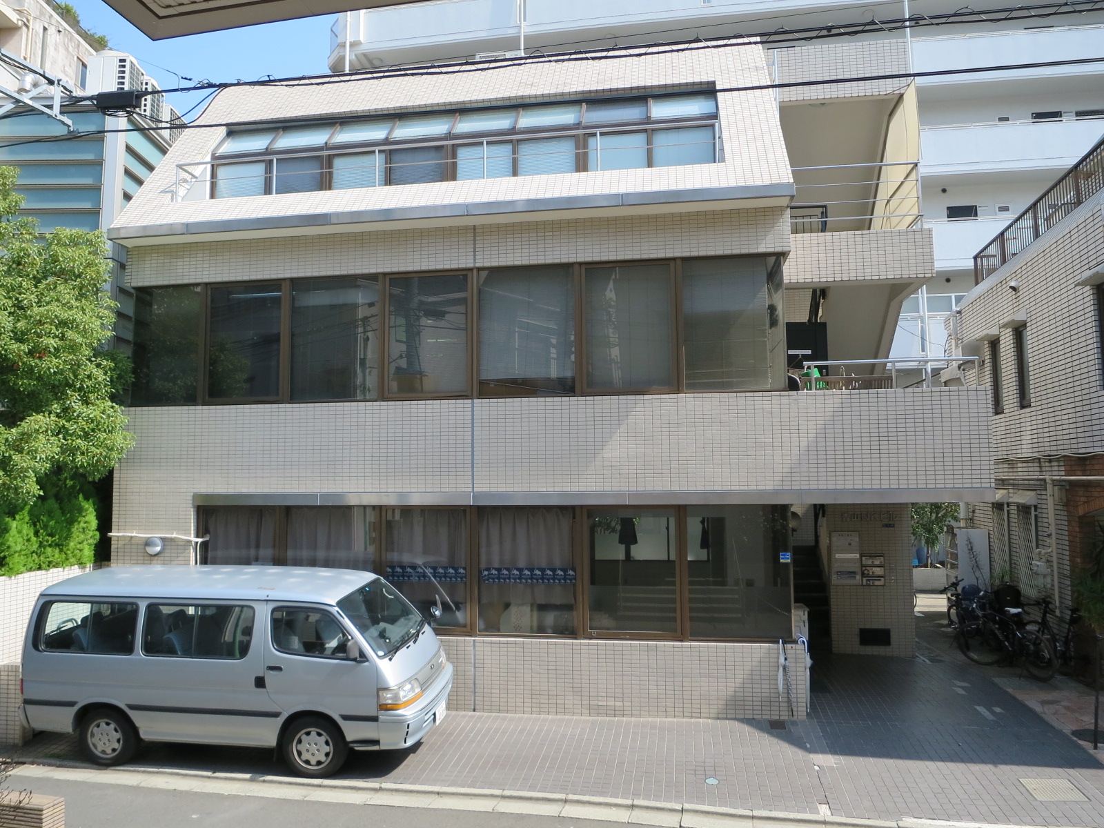 横長の外観