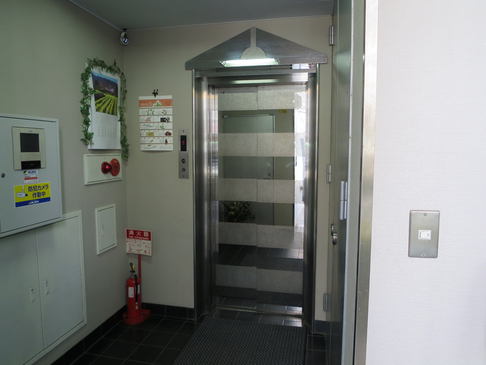 エレベーター1基