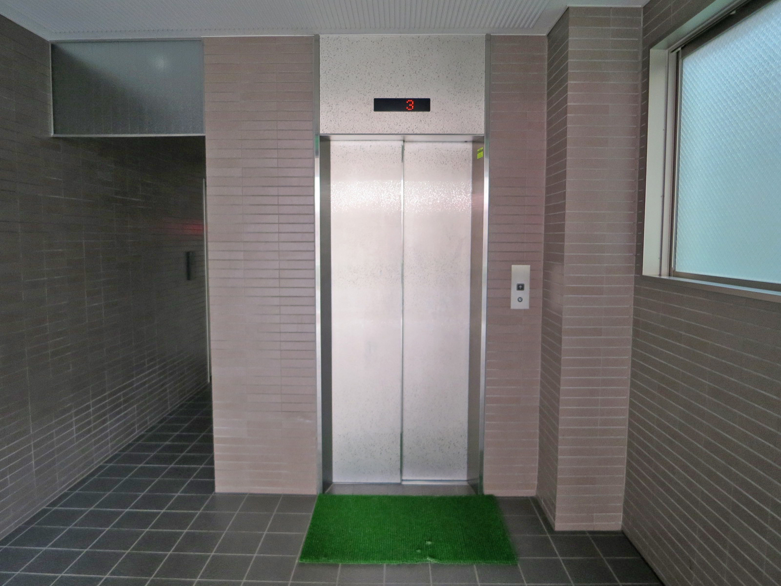 エレベーター1基