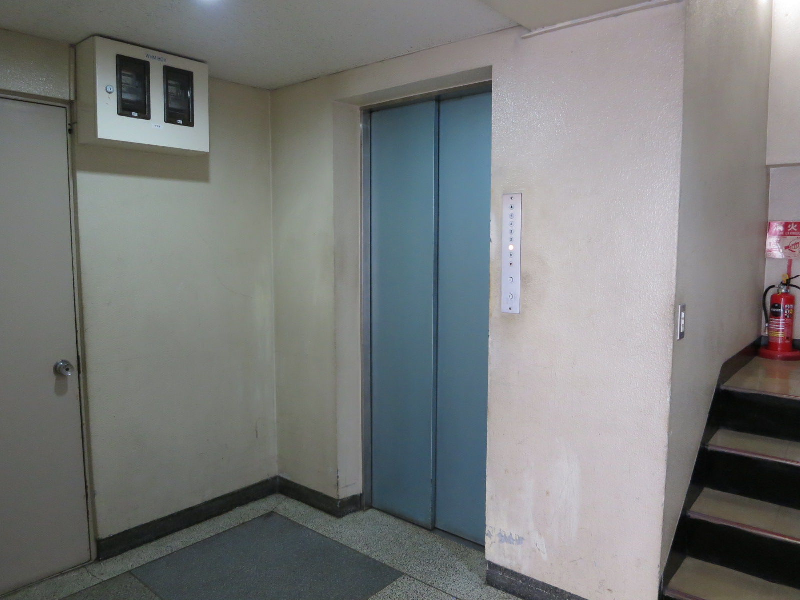 エレベーター1基