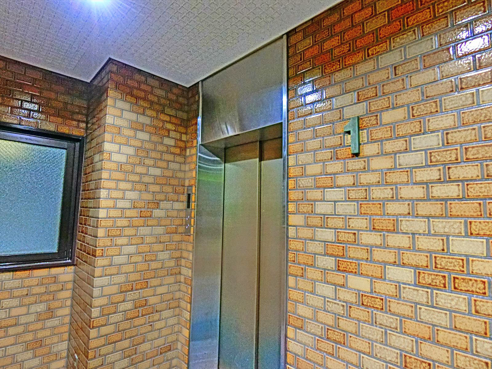 エレベーター1基
