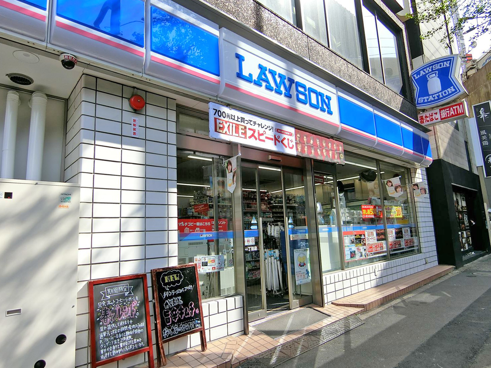 1階のLAWSON東新橋一丁目店