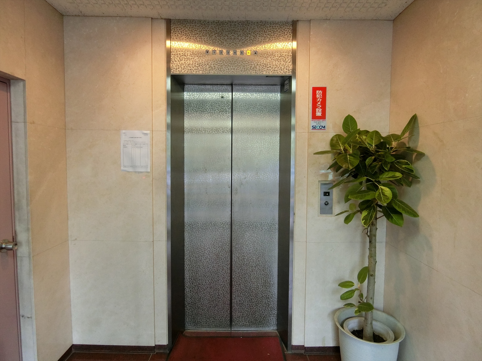 エレベーター1基