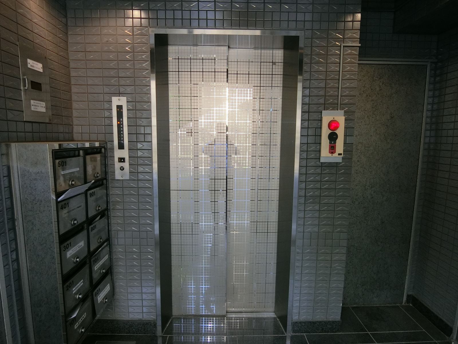 エレベーター1基