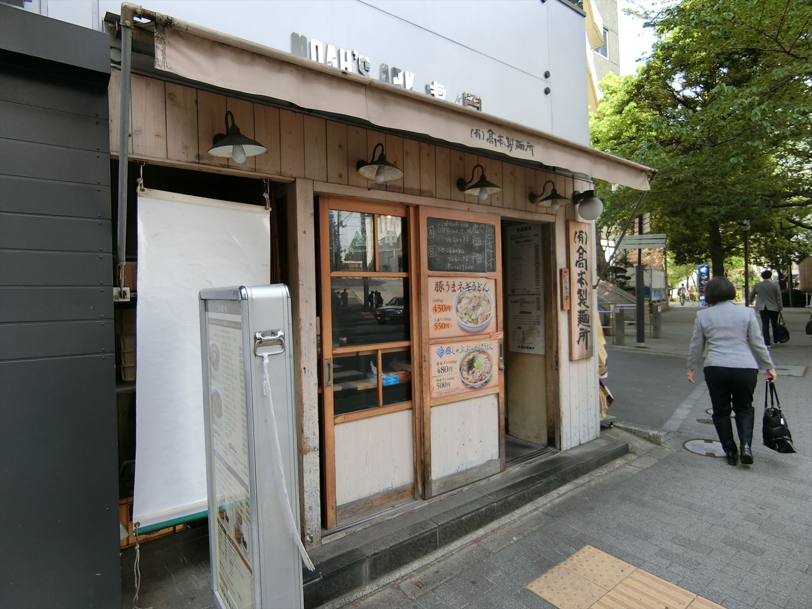 1階のうどん屋