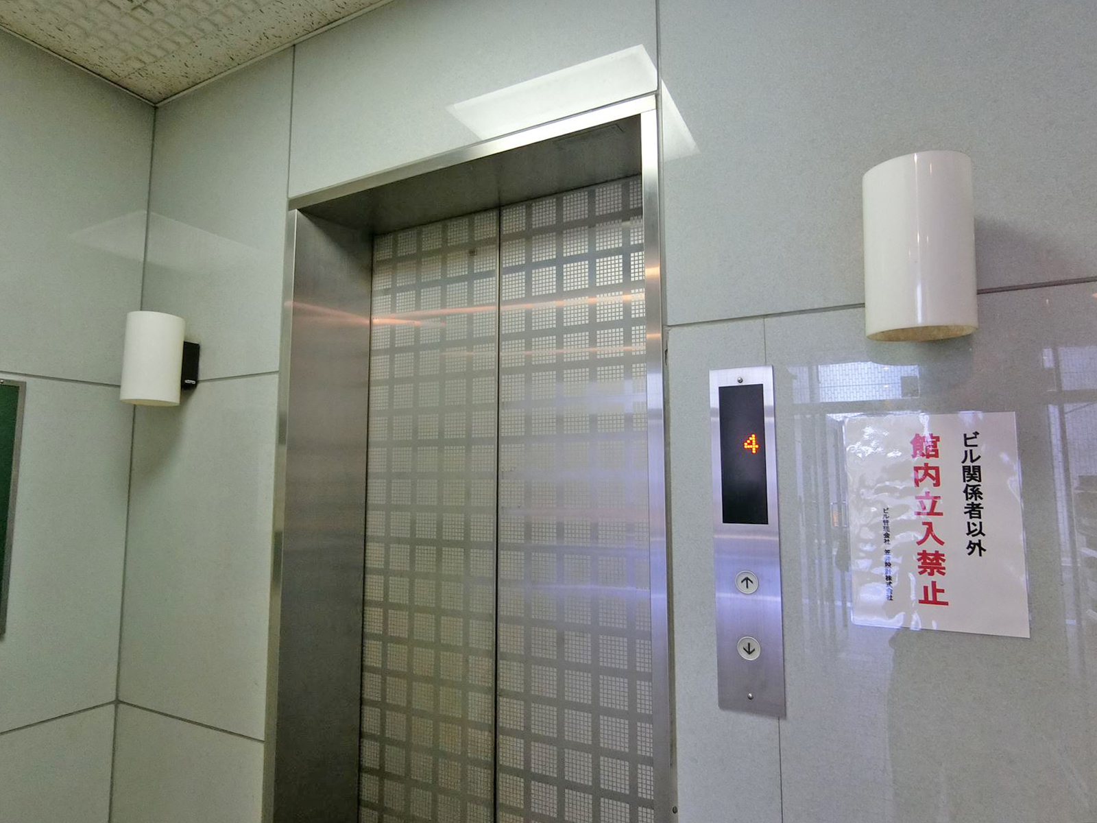 エレベーター1基