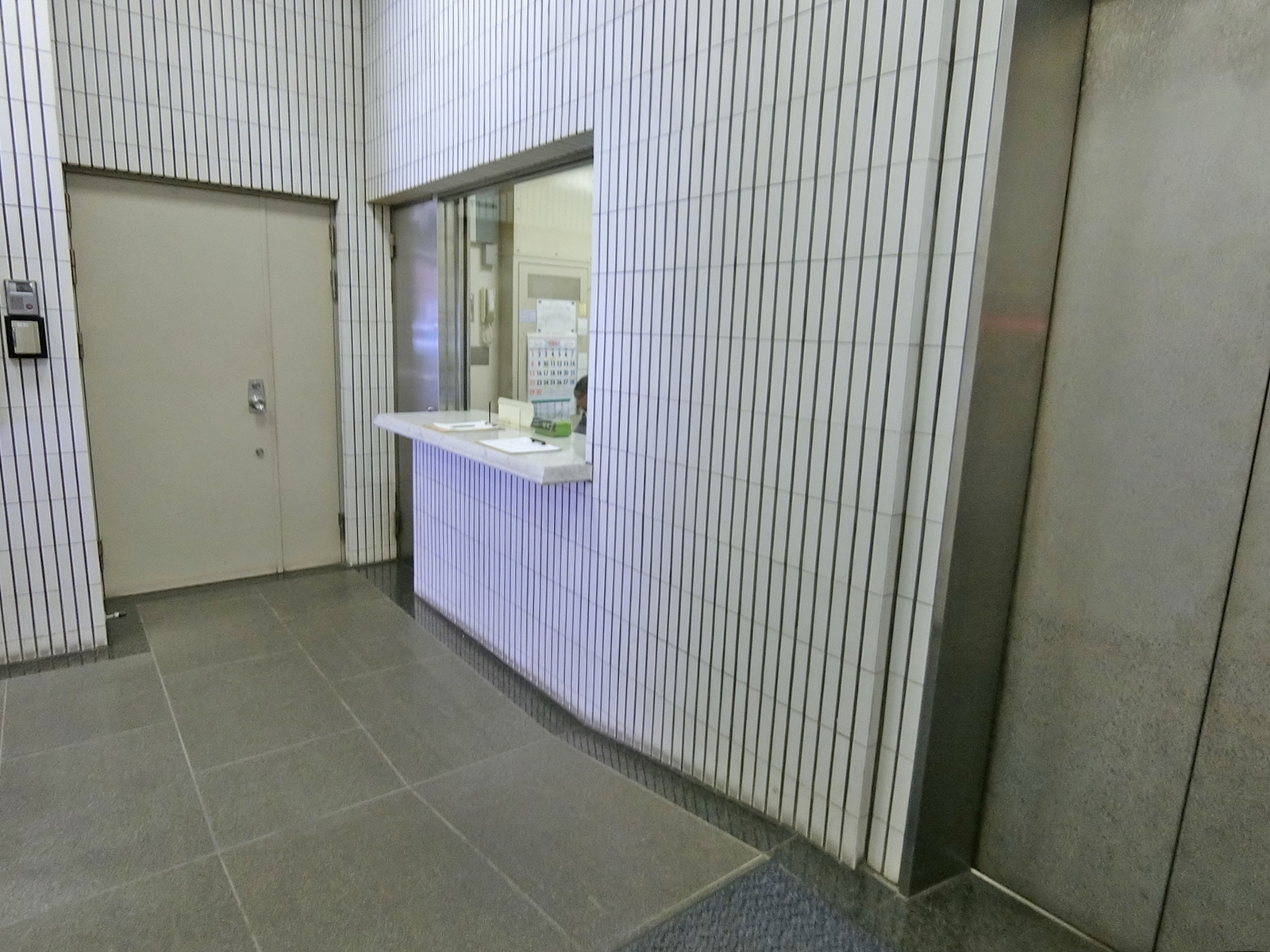 エントランスホール