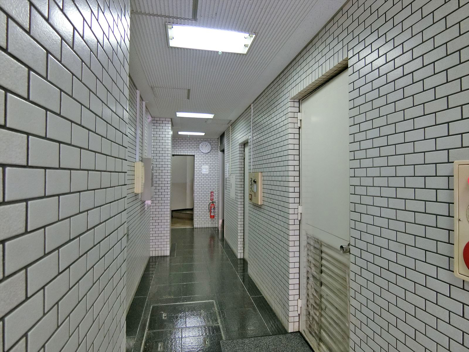 エントランスホール