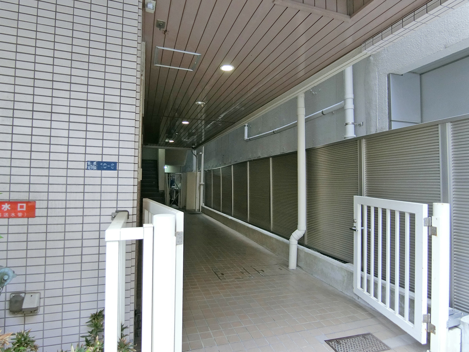 オフィスビル入口