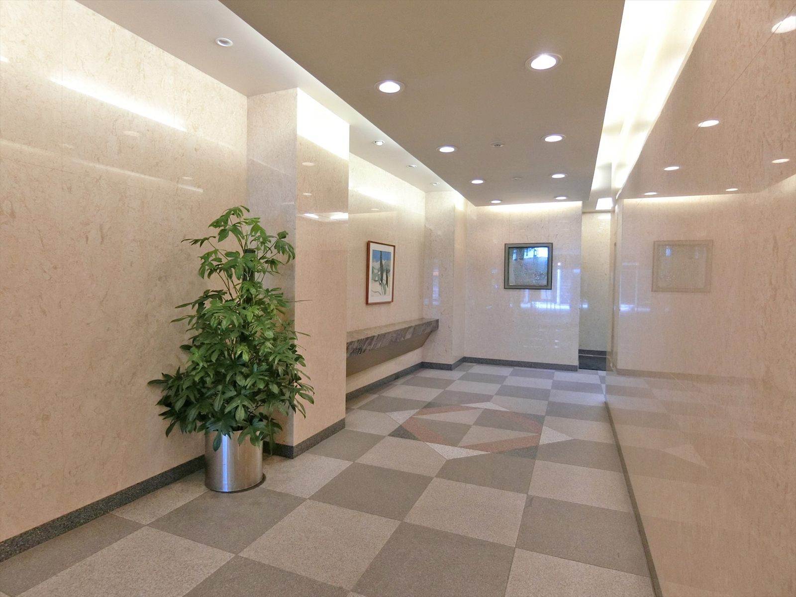 エントランスホール