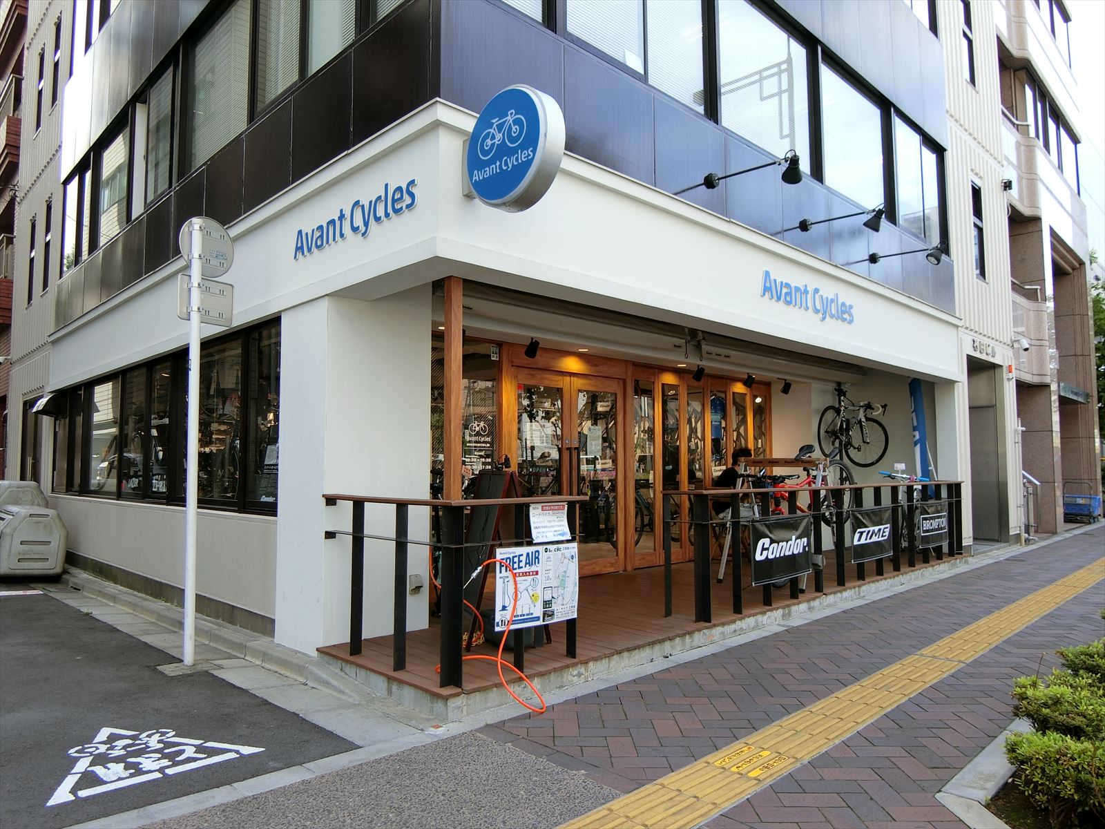 1階の自転車屋