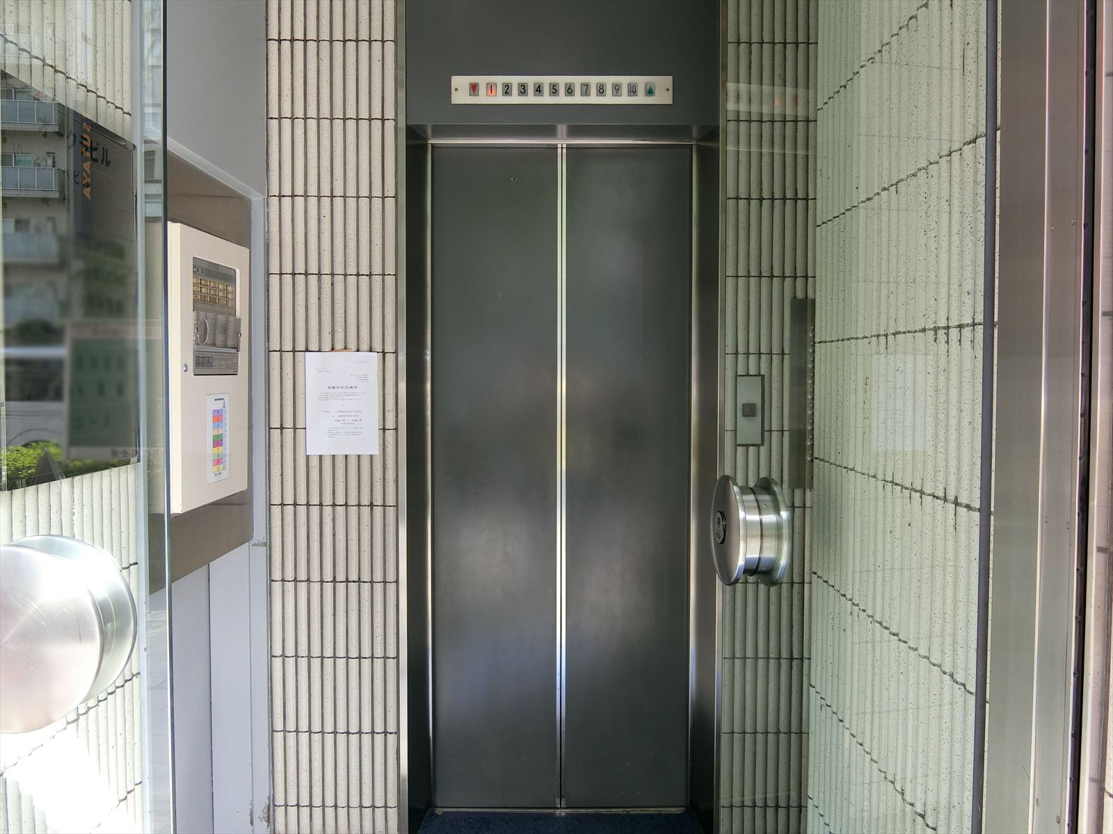 エレベーター1基