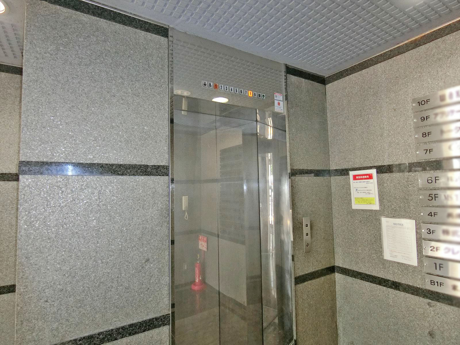 エレベーター1基
