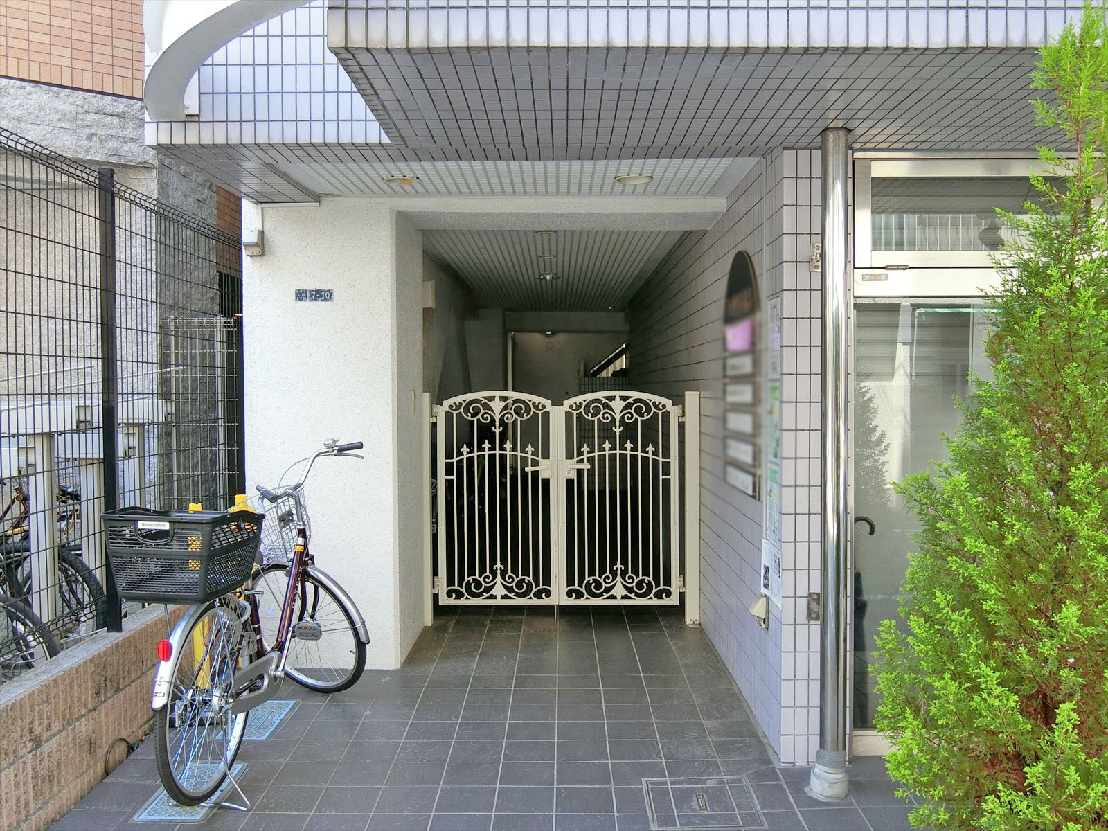 オフィス出入口