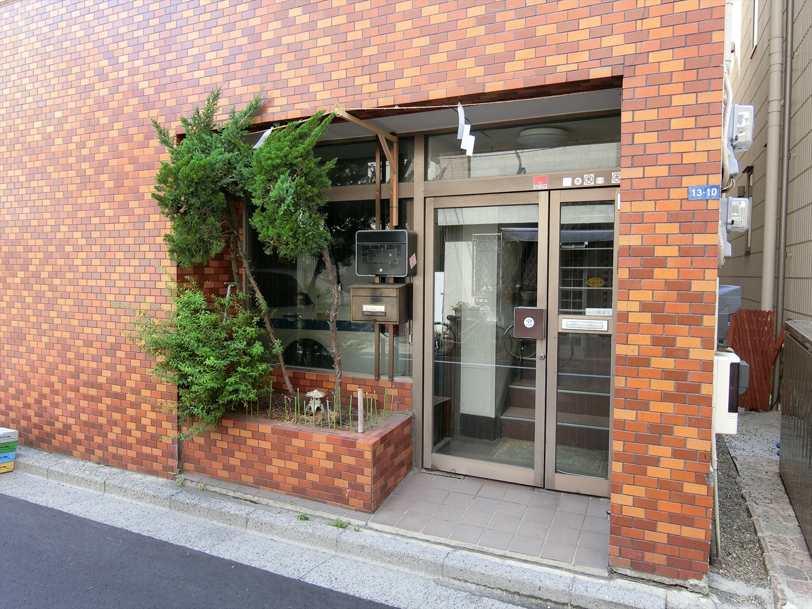 オフィス出入口