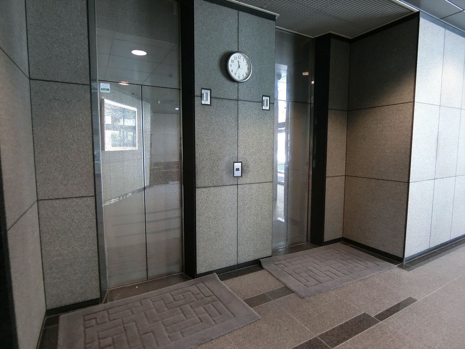 エレベーター2基