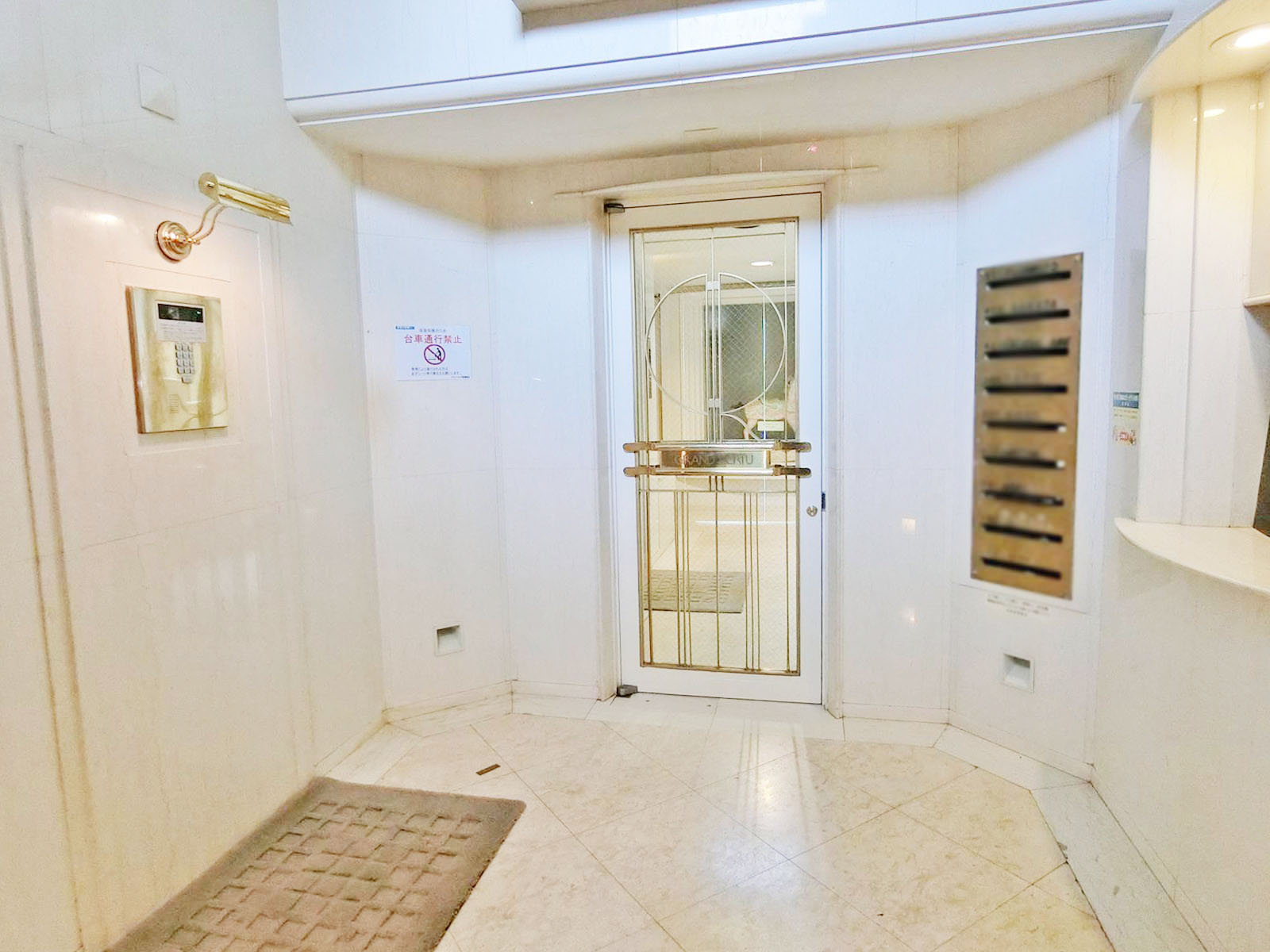 エントランスホール