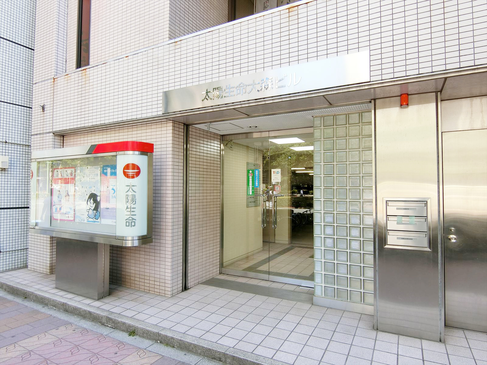 オフィスビル出入口