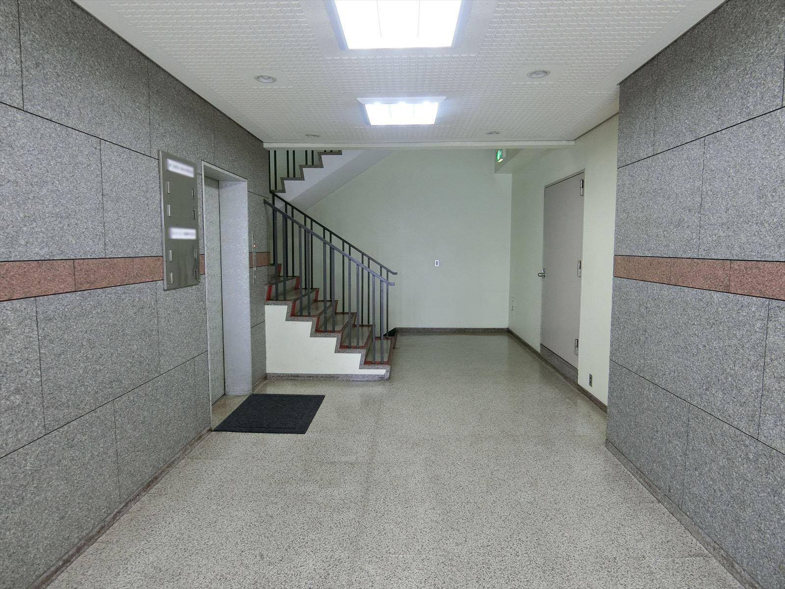 エントランスホール