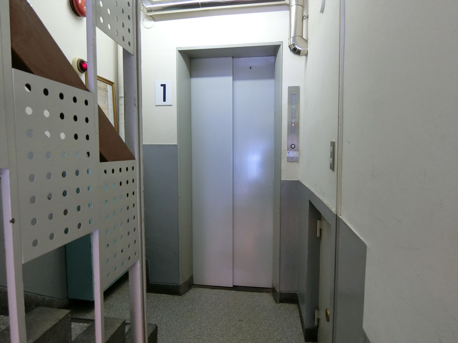 エレベーター1基