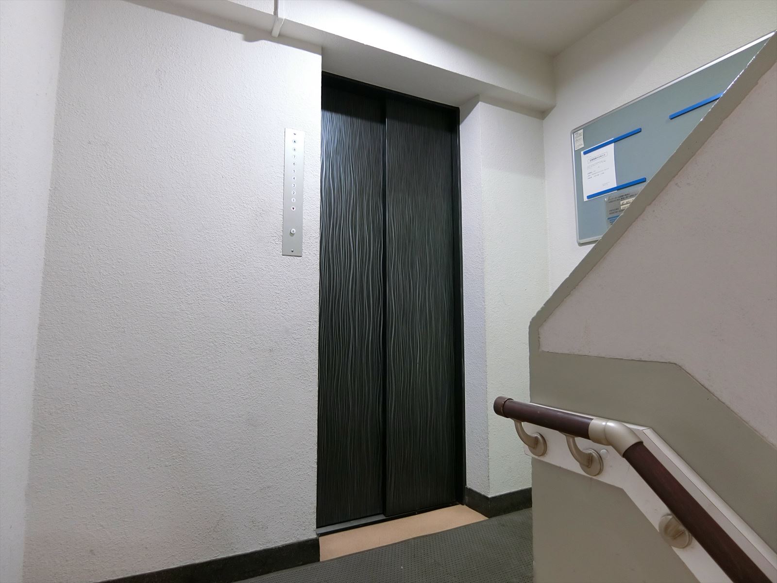 エレベーター1基