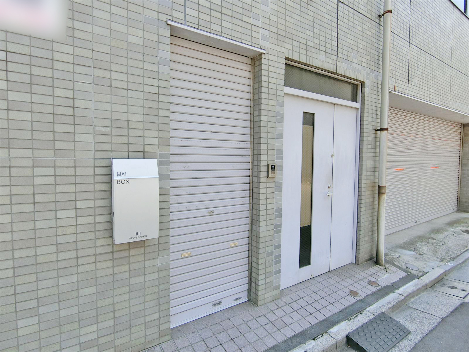 オフィスビル出入口