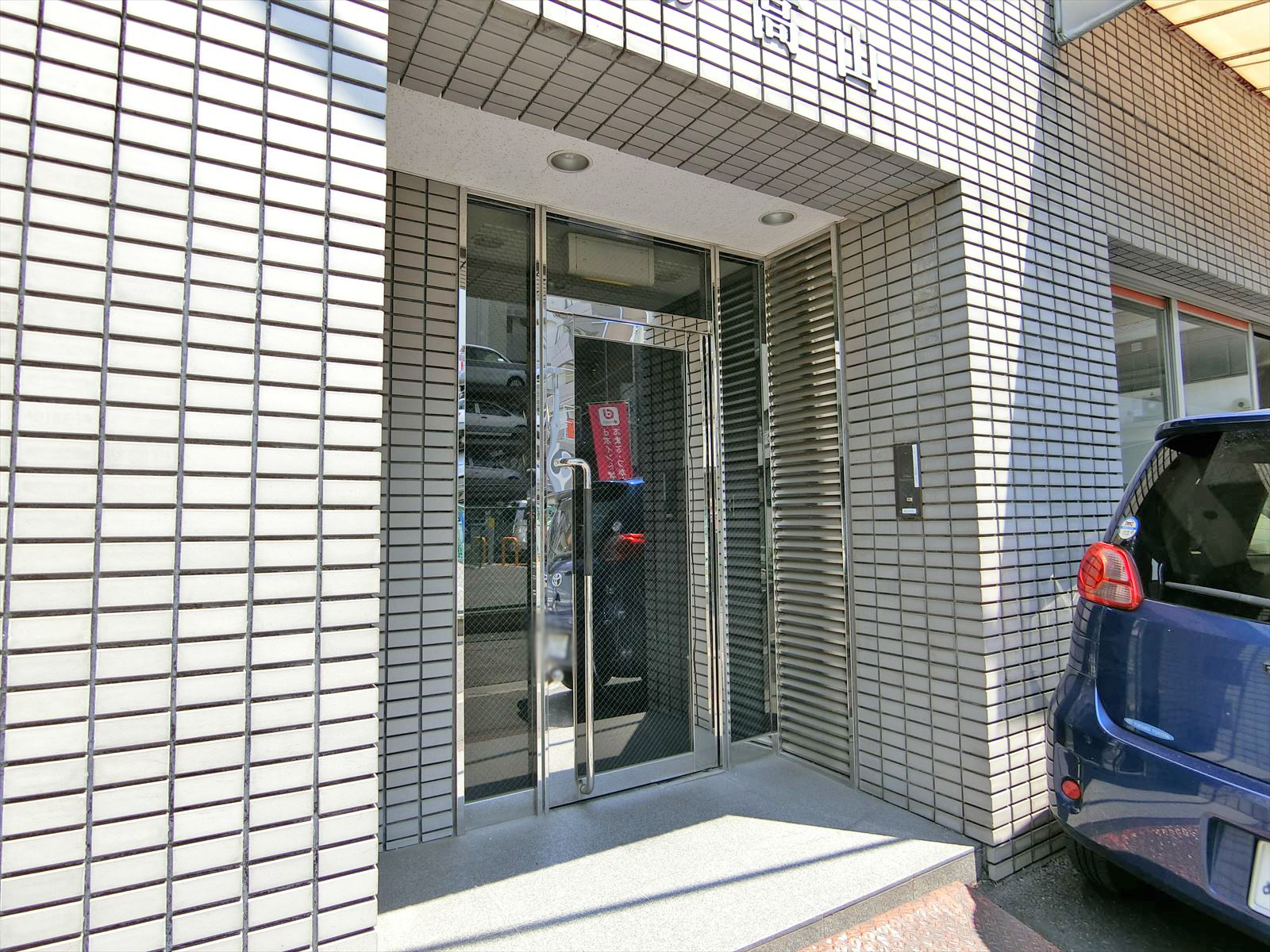 オフィスビル出入口