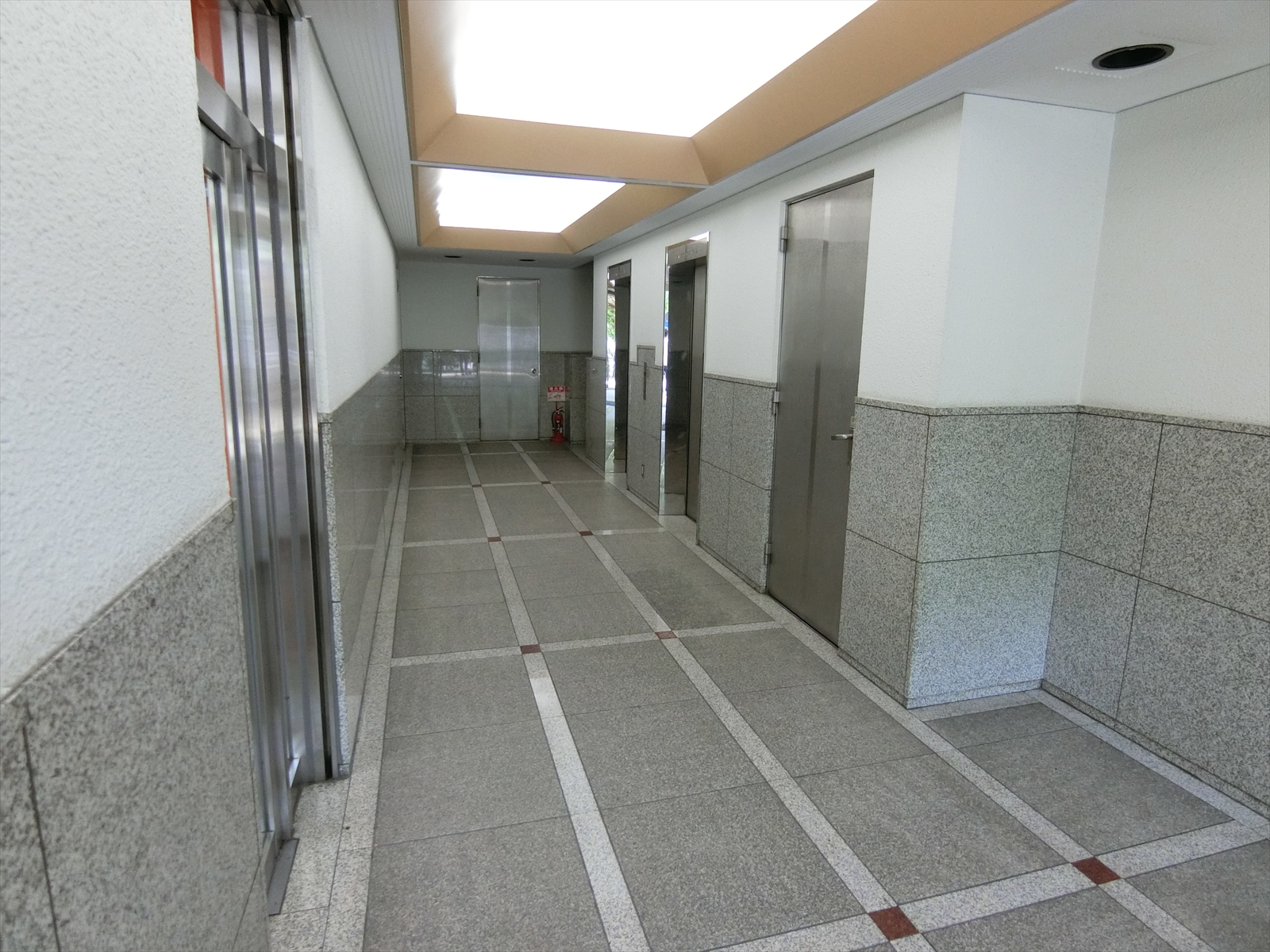 エントランスホール
