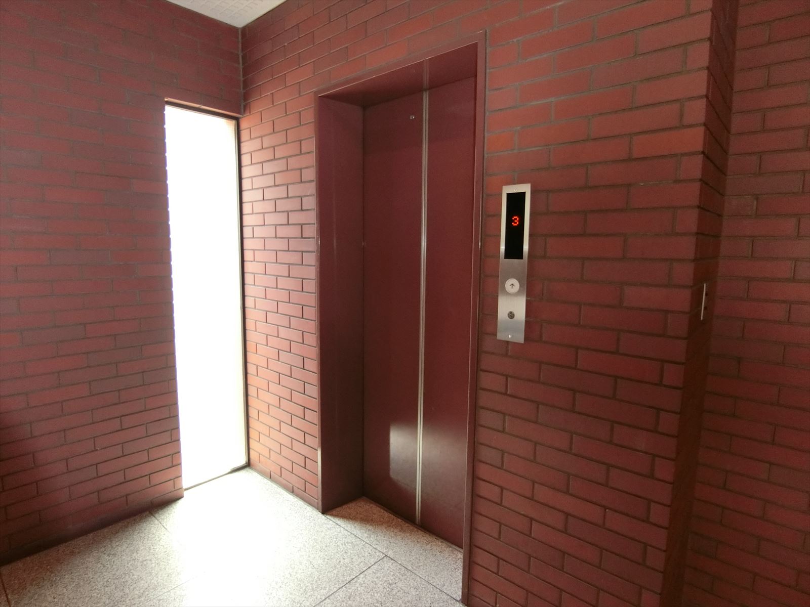 エレベーター1基