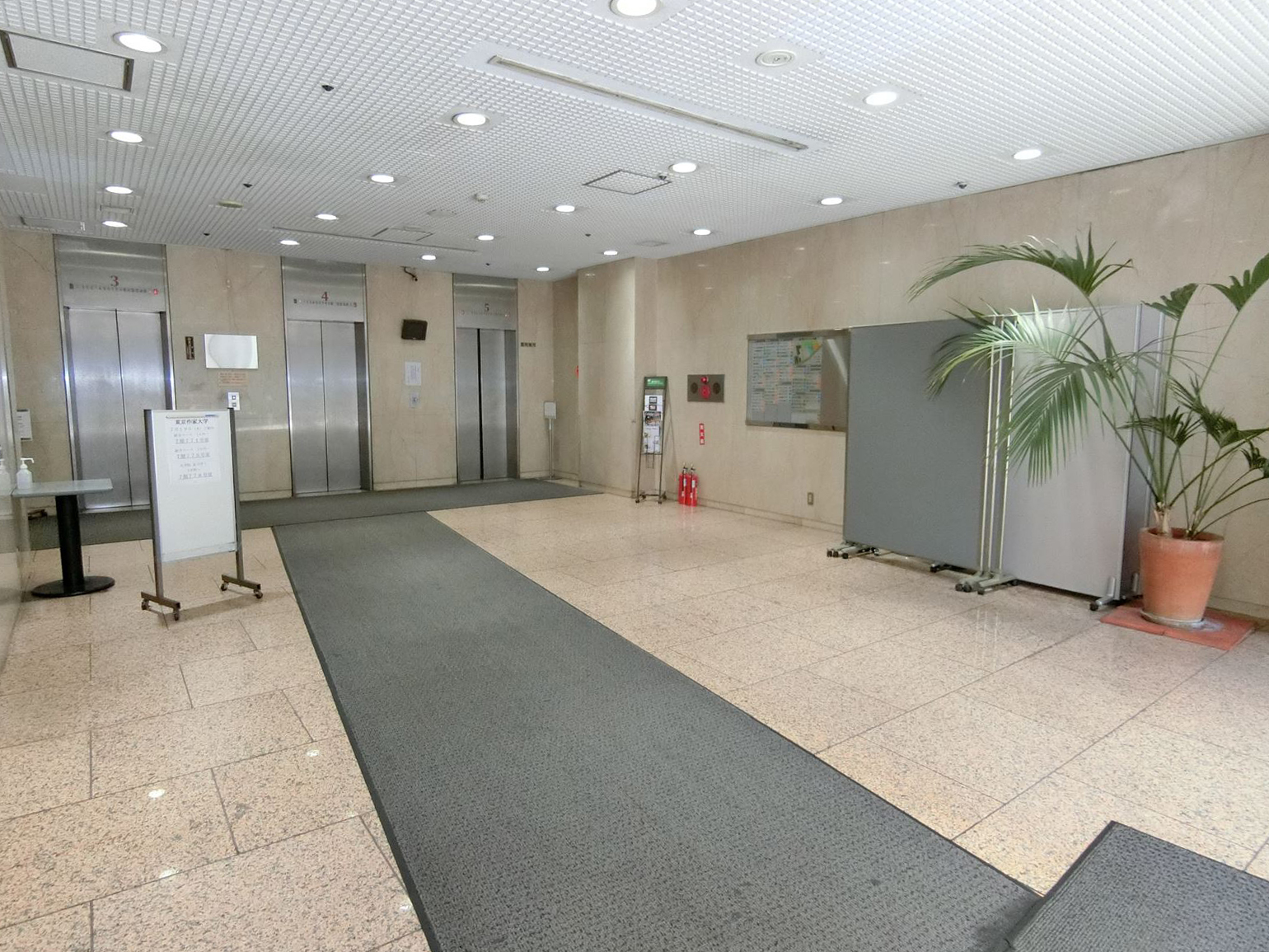 エントランスホール